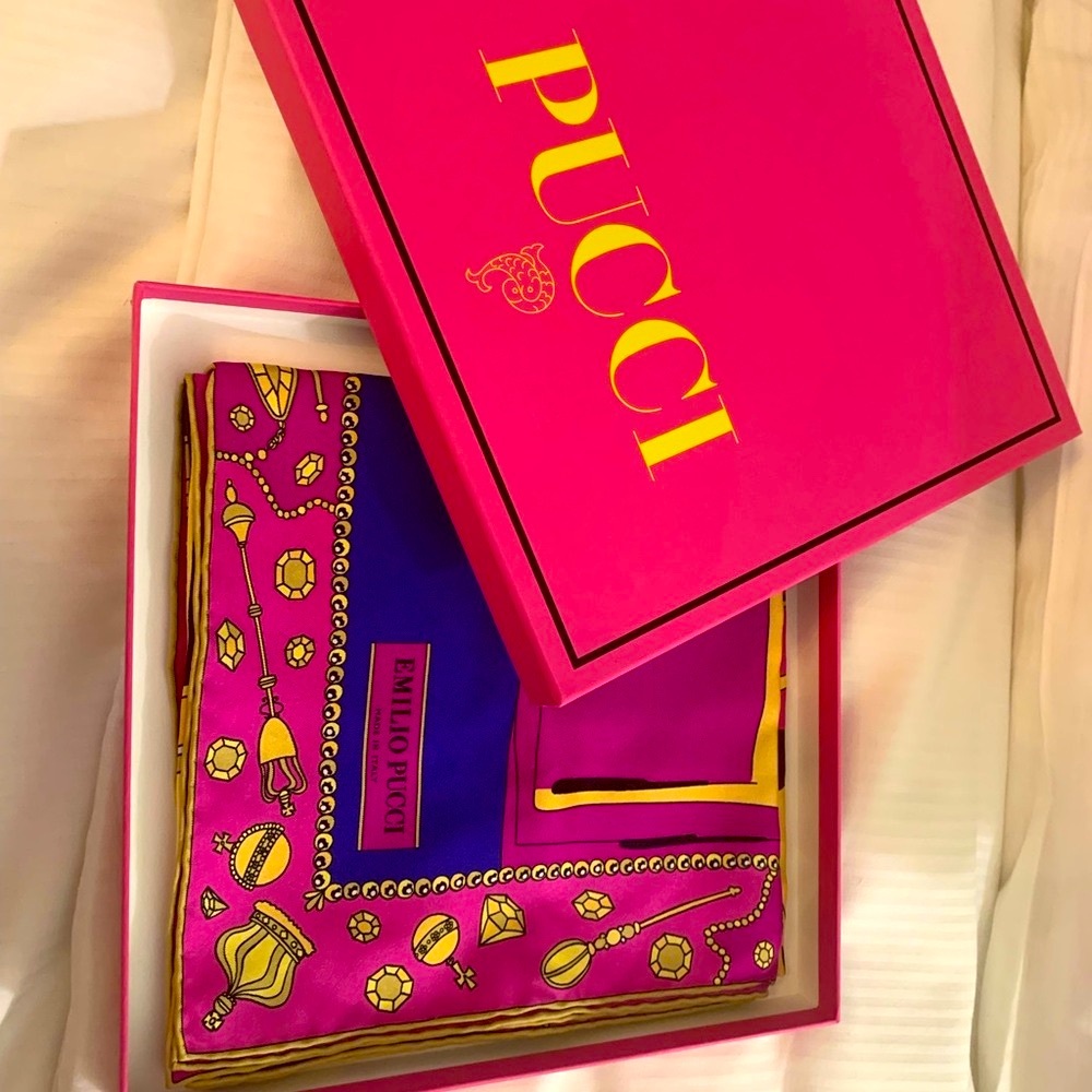 Absolutely beautiful, authentic brand new 100%silk Emilio Pucci large scarf - Picture 8 of 8